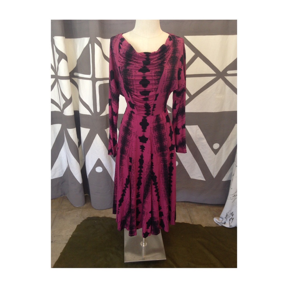 Long sleeve printed midi dress.