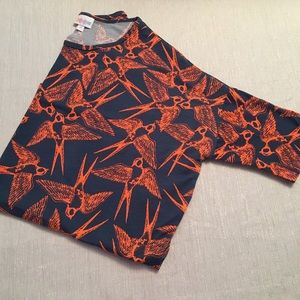 🦄 LuLaRoe Medium Swallow Irma