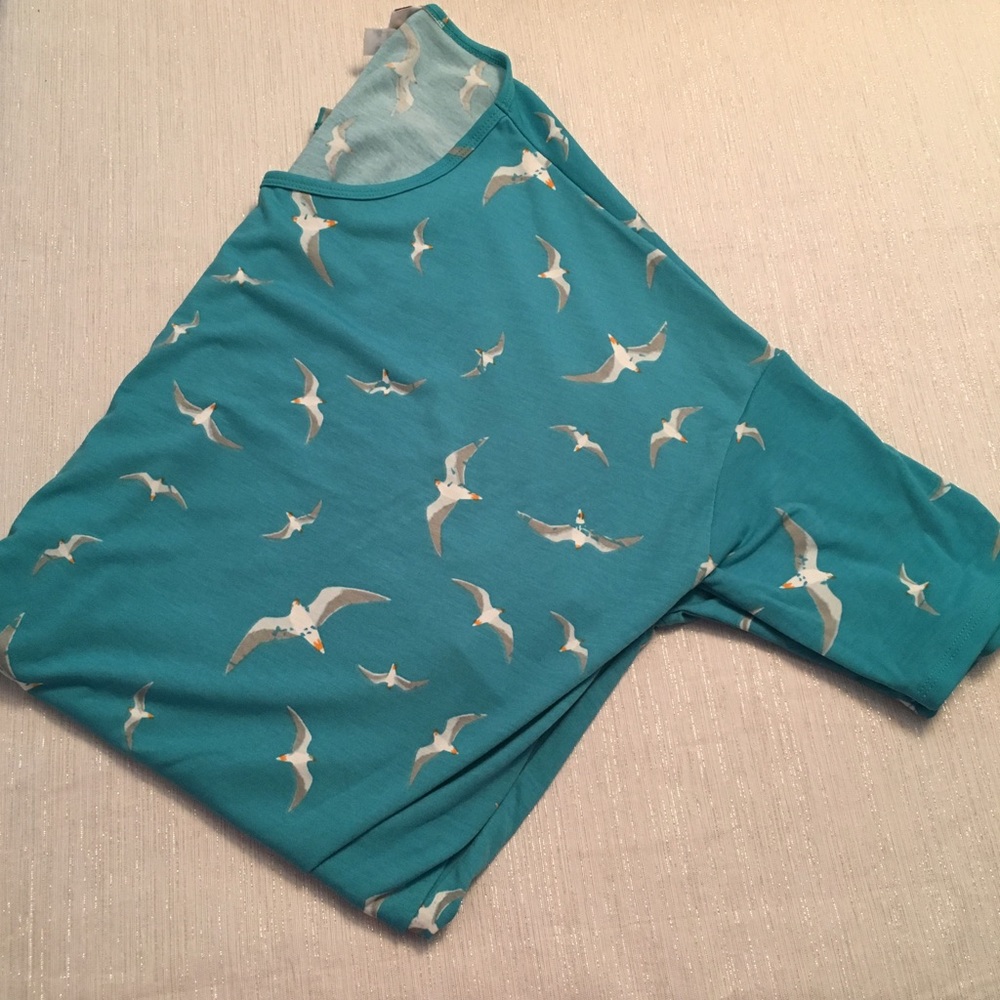 🦄 LuLaRoe Medium Seagull Irma