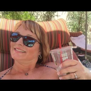 Meet your Posher, Rena