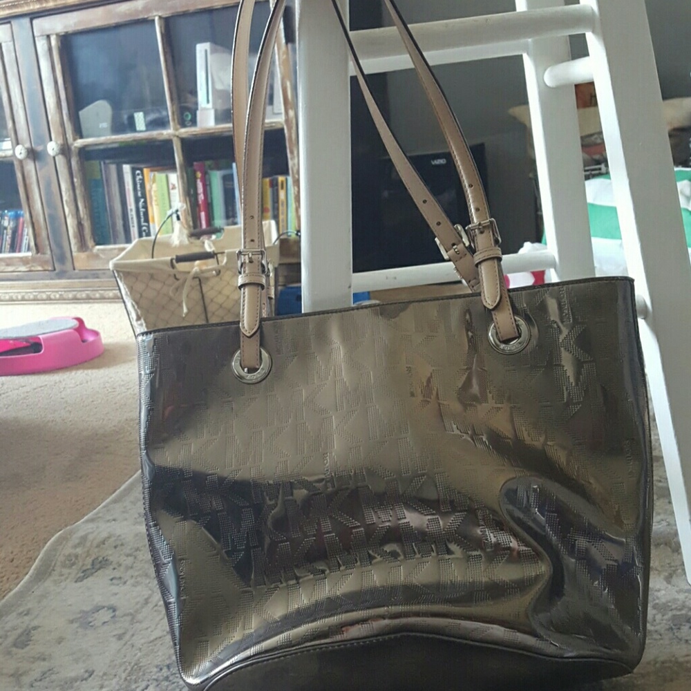 **SOLD** Michael kors tote