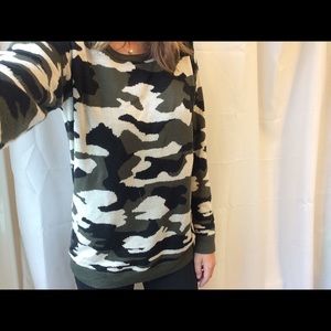 Loose fitting Camo sweatshirt