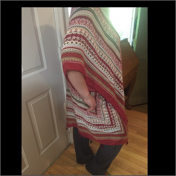 πHPπ Red Aztec Shrug - Picture 4 of 5