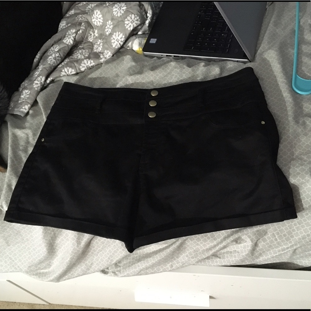 High wastes shorts