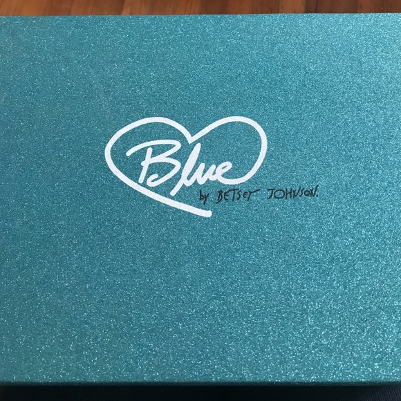 Blue by Betsey Johnson SB-Tee champagne size 7 - Picture 1 of 5