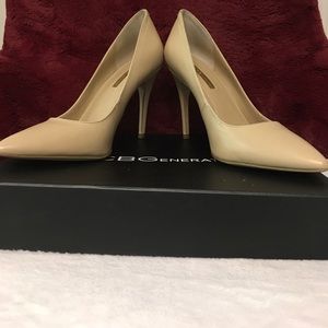 Womens size 8 bcbg generation classic pumps