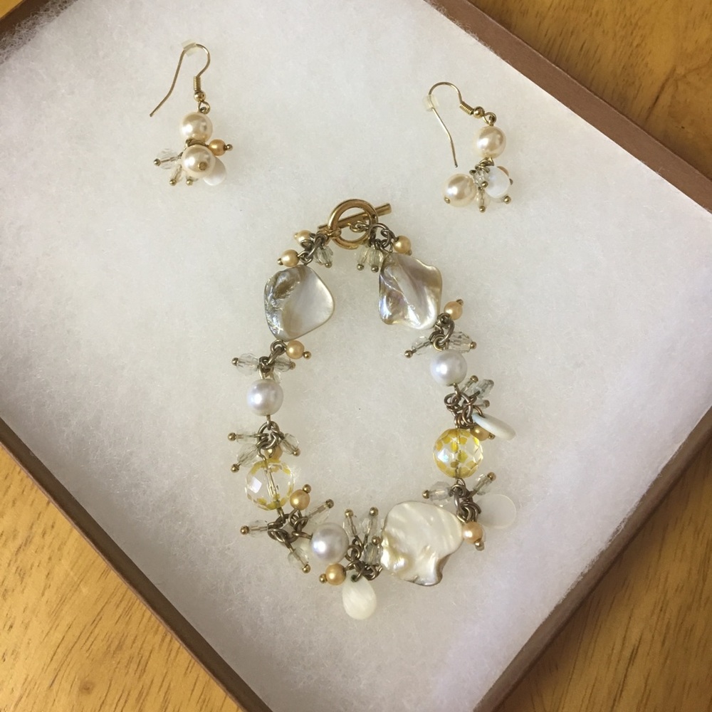 Beautiful Silpada shell and bead necklace set.