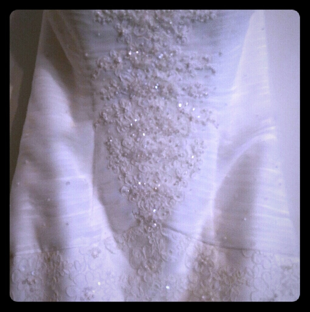 Brand new wedding dress - Picture 1 of 4