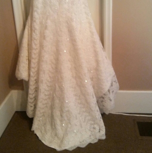 Brand new wedding dress - Picture 2 of 4