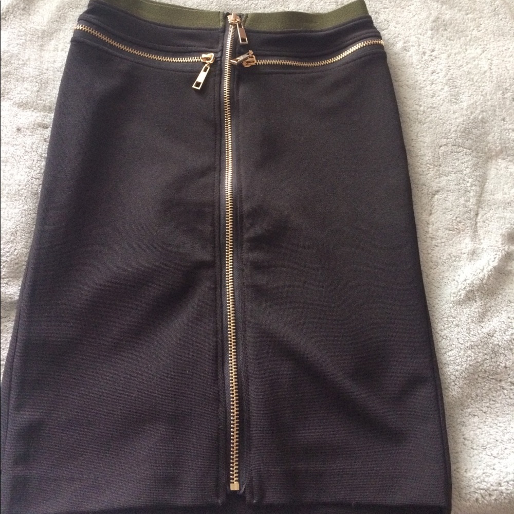 Black zipper detail pencil skirt