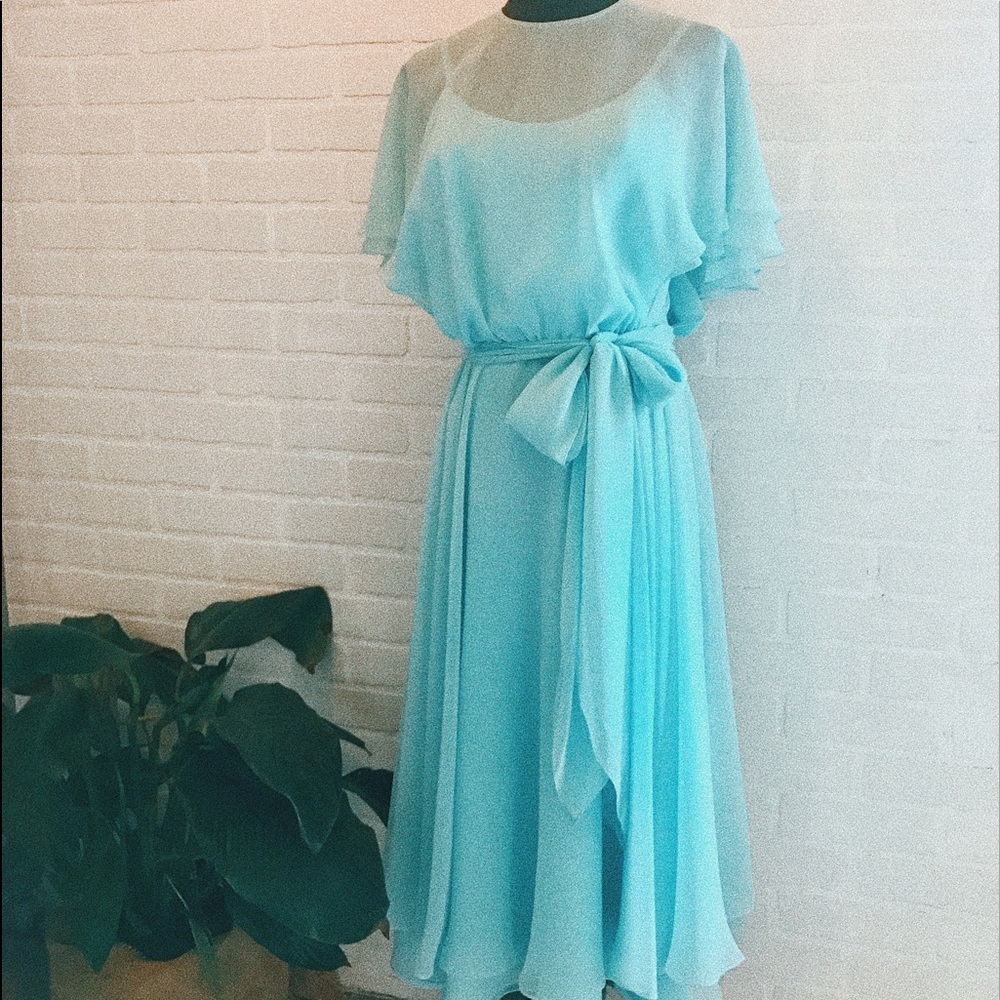 💙Vintage Flowy Chiffon dress!💙
