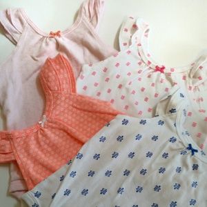 Sleeve less body suit bundle.