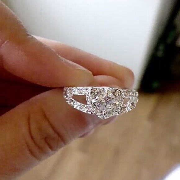 Beautiful heart shaped crystal ring - Picture 4 of 4