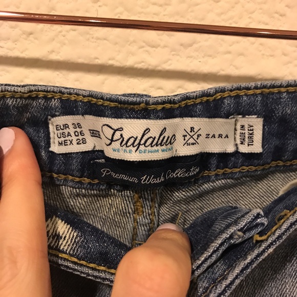 Zara cut off distressed denim jean shorts - Picture 2 of 3