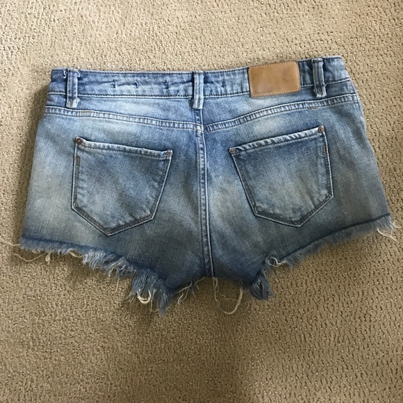 Zara cut off distressed denim jean shorts - Picture 3 of 3