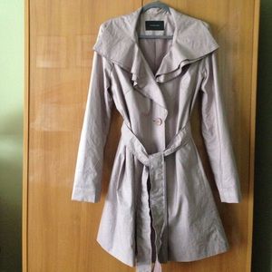 Tahari Raincoat/ Spring coat