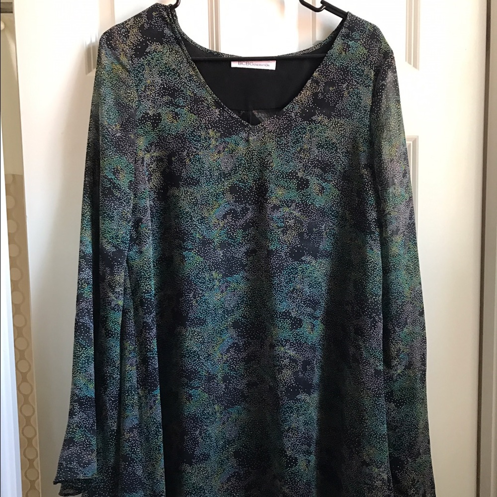 Gorgeous Dress w/ bell shaped sleeves