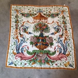 Vintage Gucci Silk Scarf!
