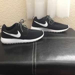 Nike roshes