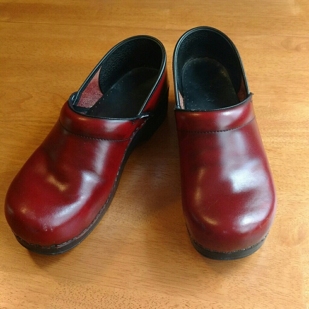 VGUC Dansko Professional Red 41