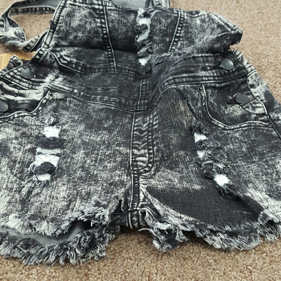 ❌SOLD❌ Monarda Overall Jean Shorts - Picture 6 of 8