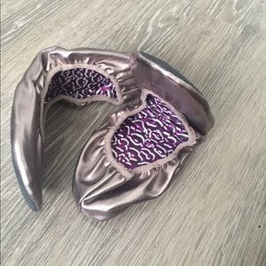 Metallic foldable travel size flats