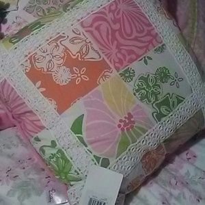 Lilly pulitzer throw pillow. Nwt