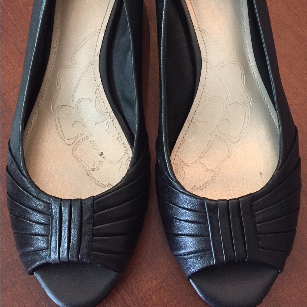 Black leather wedge shoes
