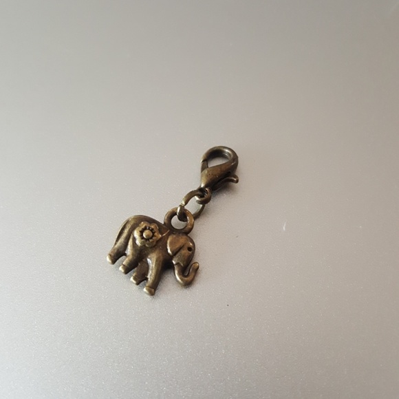 Antique gold daisy elephant good luck mini charm - Picture 2 of 6