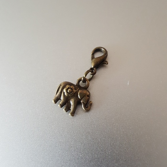 Antique gold daisy elephant good luck mini charm - Picture 3 of 6