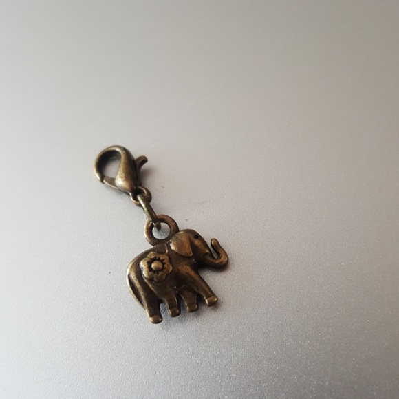 Antique gold daisy elephant good luck mini charm - Picture 4 of 6