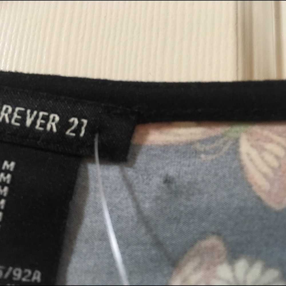 Forever 21 NWT cropped shirt floral medium - Picture 3 of 4