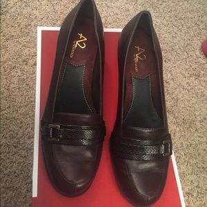 Like NEW A2 By Aerosoles women's 7.5
