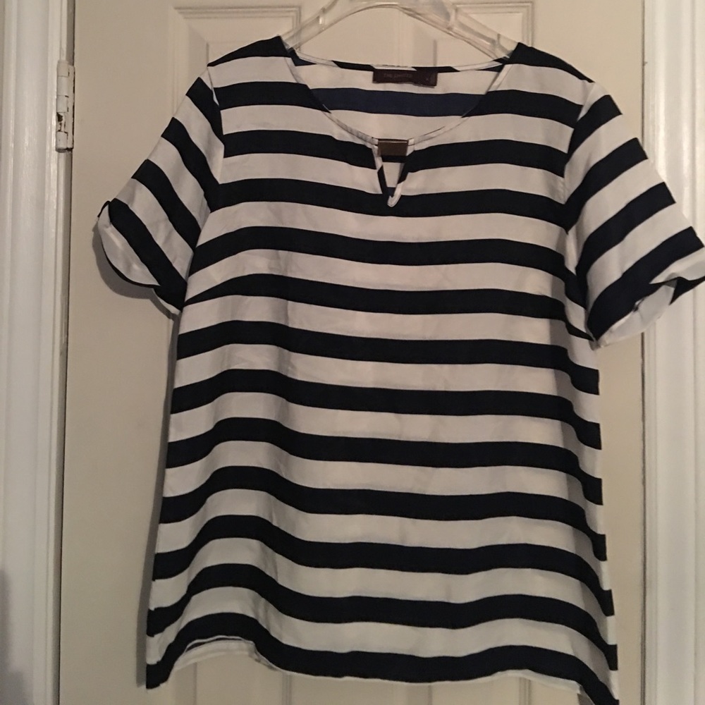 Limited Stripe Size L Keyhole Top, like new