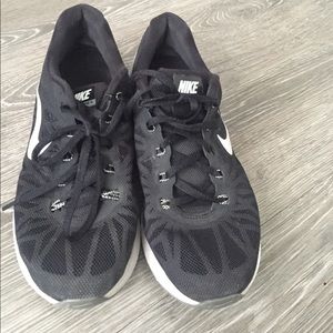 Black Nike Lunarglide 6 sneakers  9.5 in women's