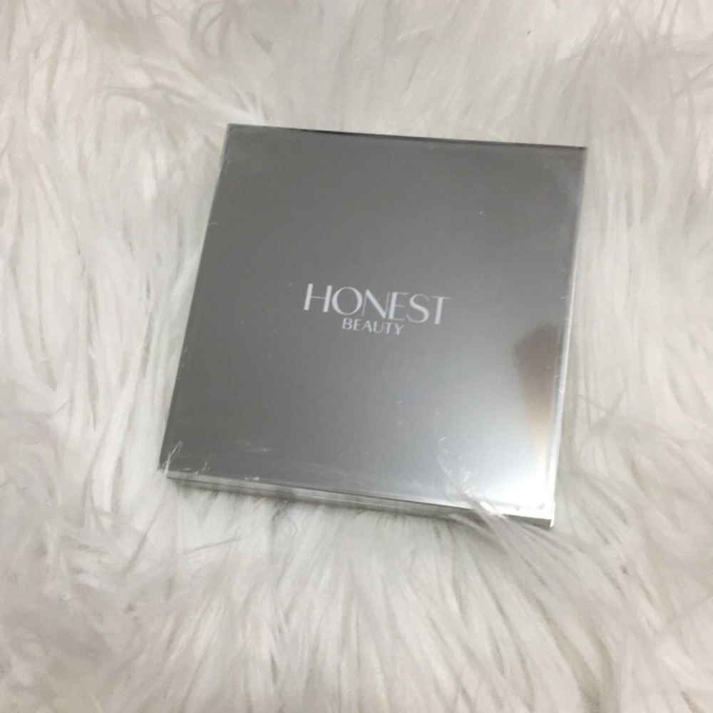 Honest beauty compact cream foundation