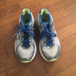 Brooks 7 1/2 Running Shoes/Sneakers WORN ONCE