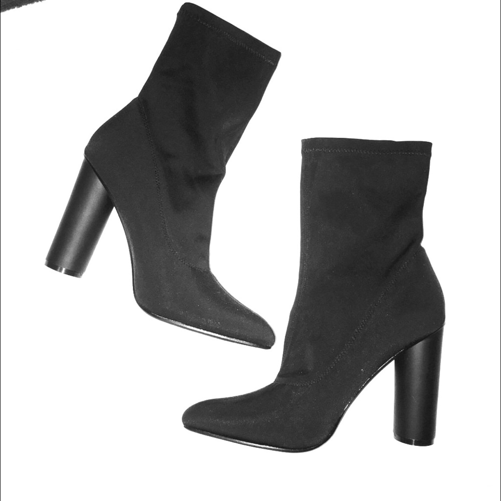 Brand New Lolaboutique black booties!