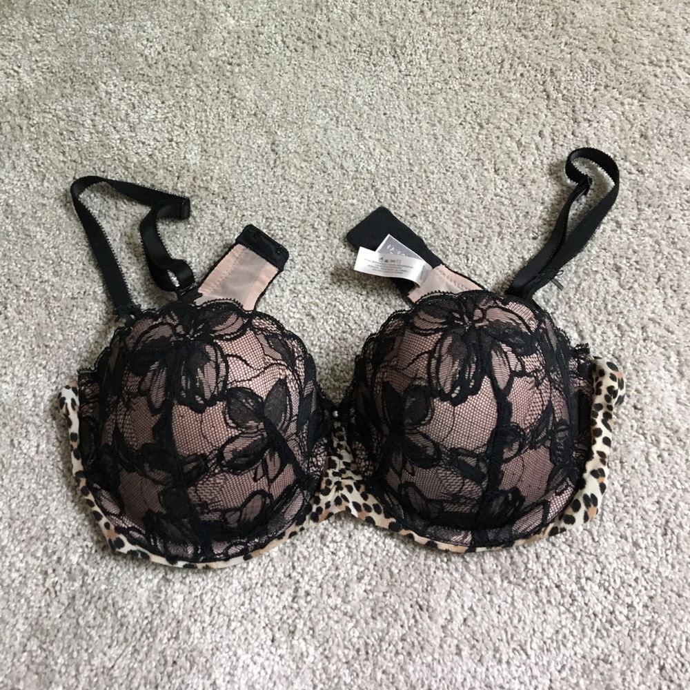 Never worn Victoria Secret bra