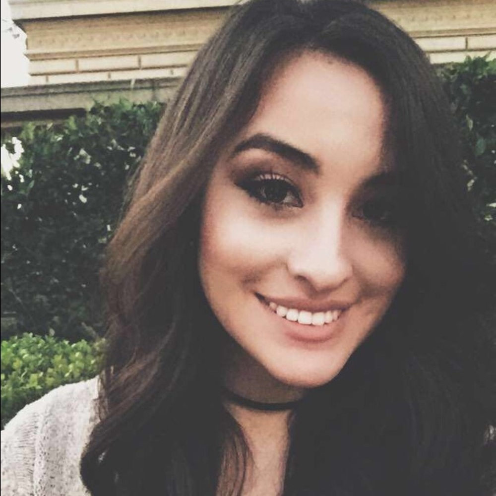 Meet your Posher, Yesenia