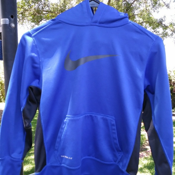 BOYS NIKE THERMA-FIT HOODIE - Picture 2 of 3