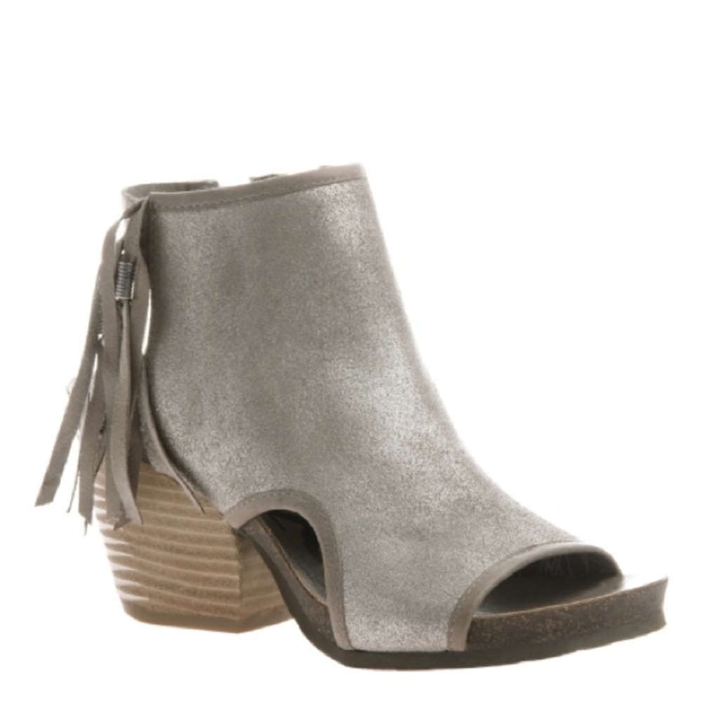 OTBT Free Spirit size 6M in Grey Silver