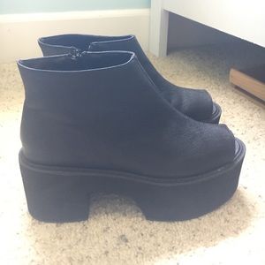 ⭐️ Black Platform Booties ⭐️