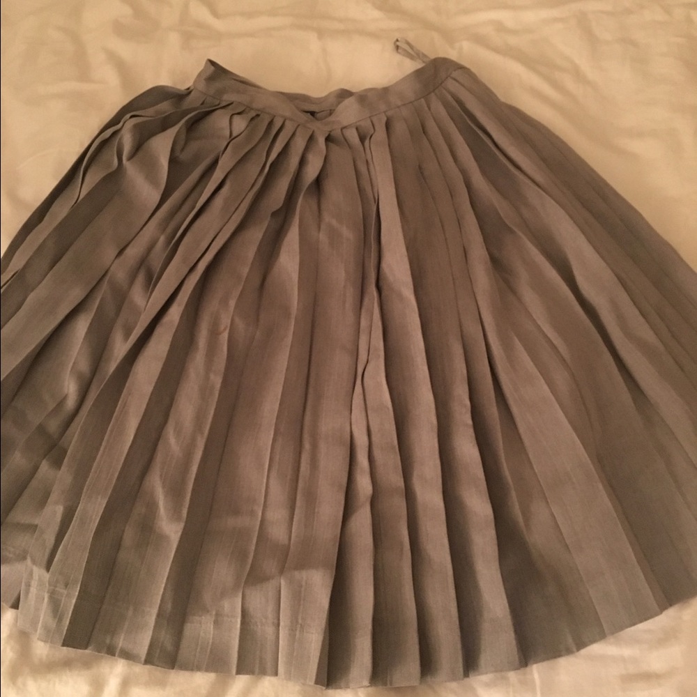 Gap Grey pleated skirt