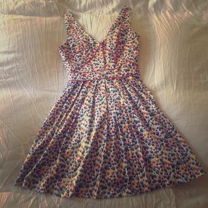 Very cute summer dress. Women's size small.