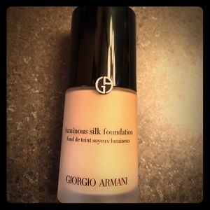 Giorgio Armani Luminous Silk Foundation