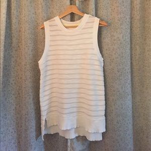 Crisp white tunic. Super comfortable.