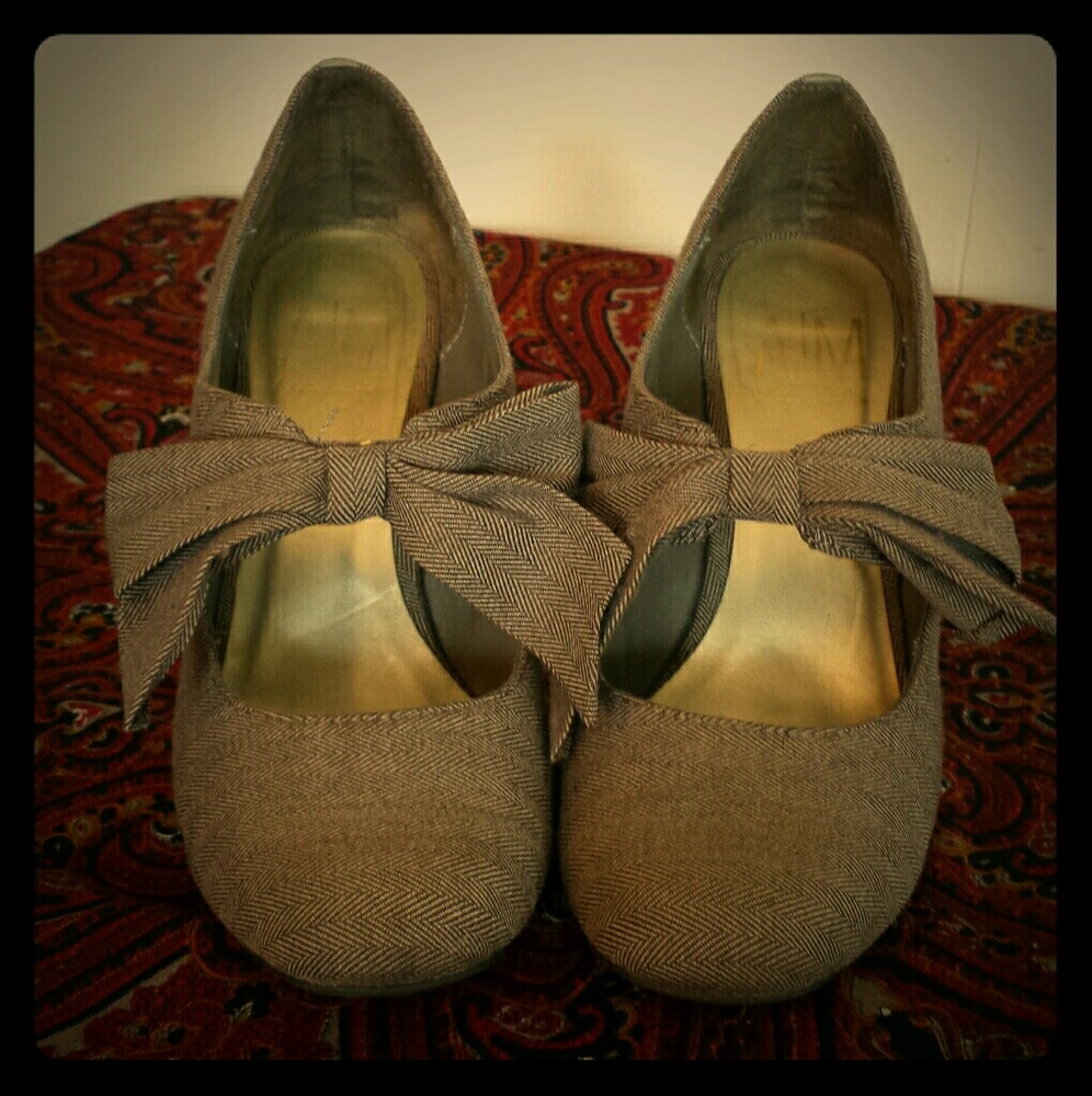Bow heels!
