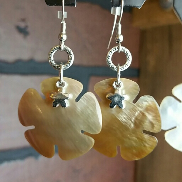 💞ADD ON 💞3 Pair Shell Earrings - Picture 2 of 4