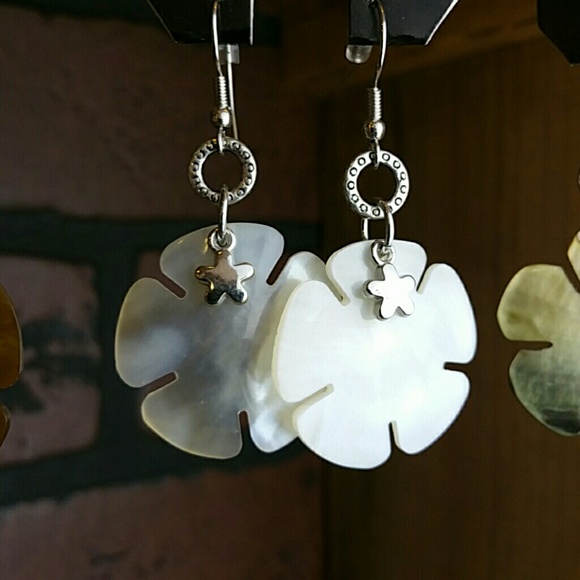 💞ADD ON 💞3 Pair Shell Earrings - Picture 3 of 4